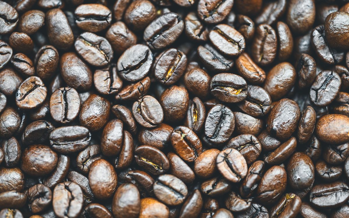 Geröstete Kaffeebohnen in Nahaufnahme